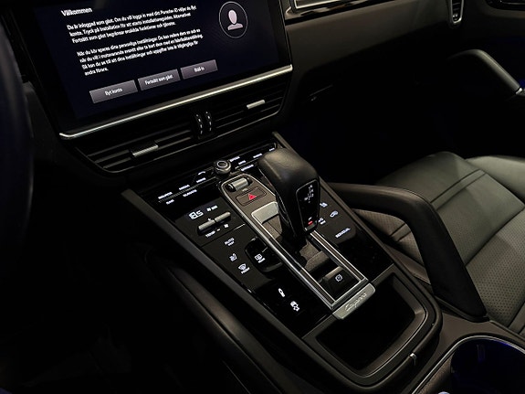 Porsche Cayenne 17 of 24