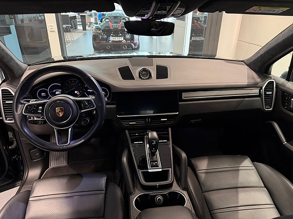 Porsche Cayenne 15 of 24