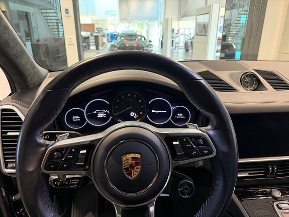 Porsche Cayenne 12 of 24