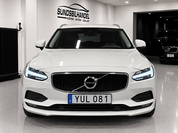 Volvo V90 2 of 15