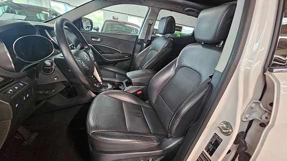 Hyundai Santa Fe 8 of 12