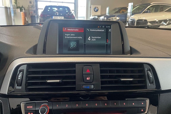 BMW M140i 13 of 18