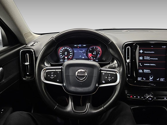 Volvo XC40 8 of 17