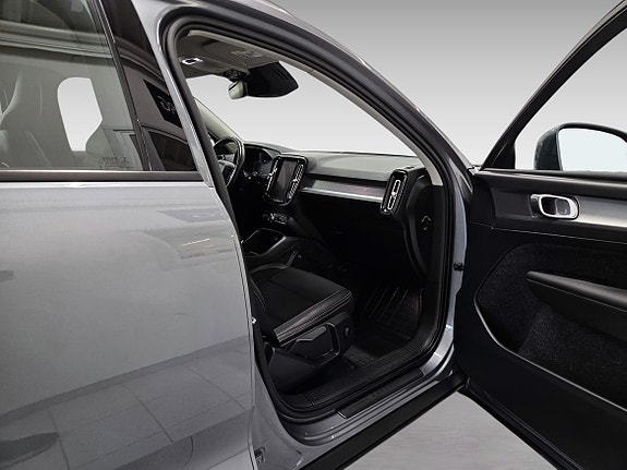 Volvo XC40 14 of 17