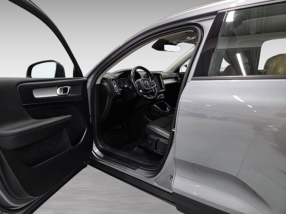 Volvo XC40 13 of 17