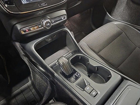 Volvo XC40 12 of 17