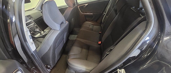 Volvo V60 11 of 18
