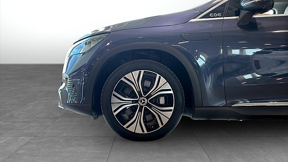 Mercedes-Benz EQE500 SUV 9 of 15