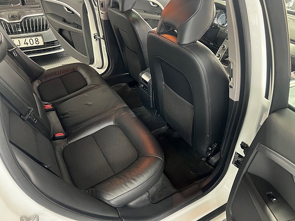 Volvo V70 12 of 24