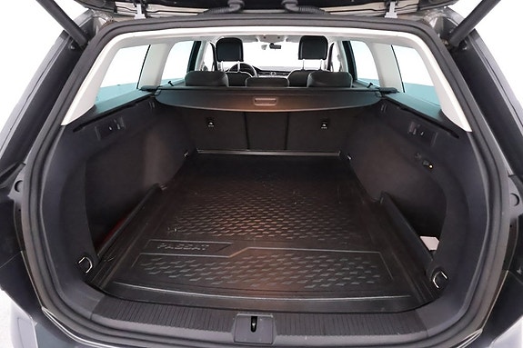 Volkswagen Passat 7 of 21