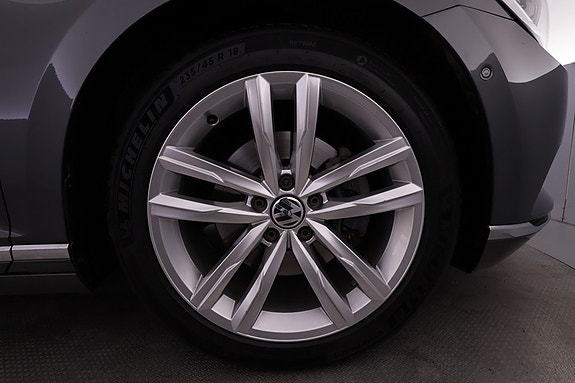Volkswagen Passat 12 of 21