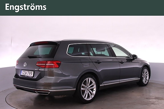 Volkswagen Passat 3 of 21