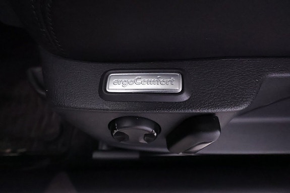 Volkswagen Passat 13 of 21