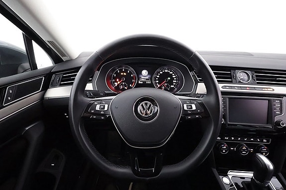 Volkswagen Passat 14 of 21