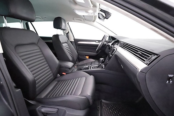 Volkswagen Passat 11 of 21