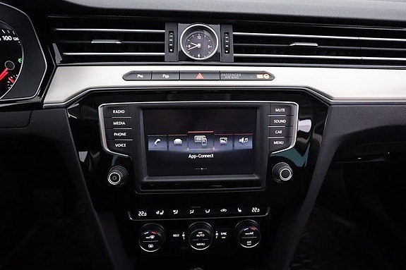 Volkswagen Passat 16 of 21