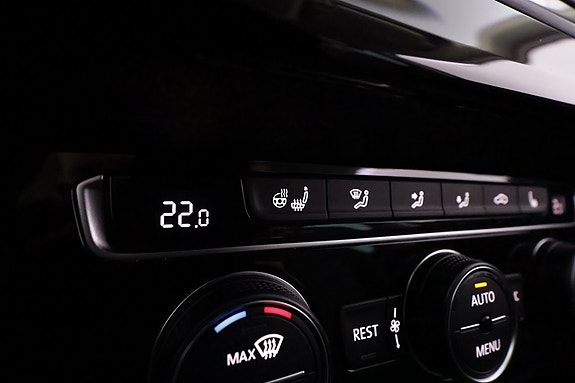 Volkswagen Passat 19 of 21