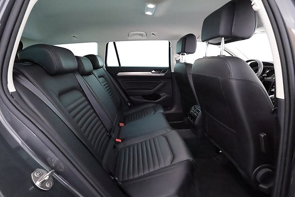 Volkswagen Passat 10 of 21