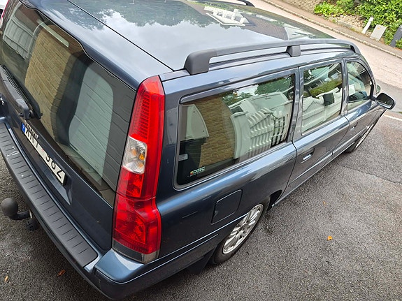 Volvo V70 3 of 7