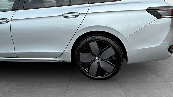 Volkswagen Passat 6 of 15