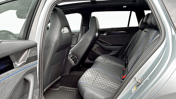 Volkswagen Passat 11 of 15