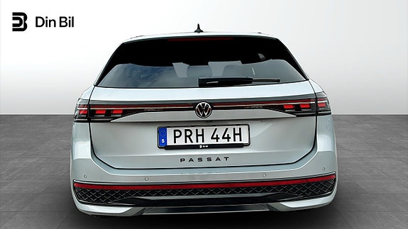 Volkswagen Passat 5 of 15