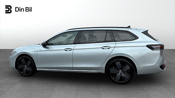 Volkswagen Passat 2 of 15