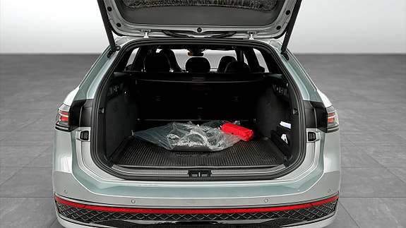 Volkswagen Passat 12 of 15