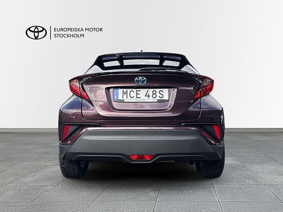Toyota C-HR 6 of 12