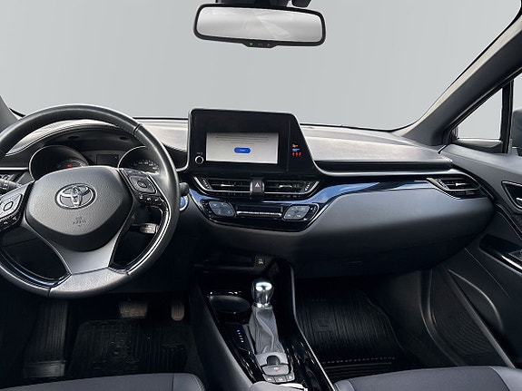 Toyota C-HR 10 of 12