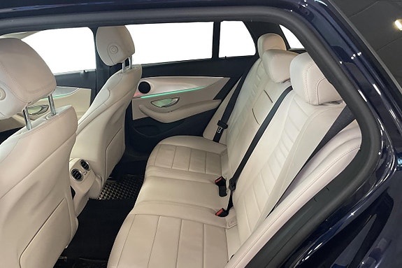 Mercedes-Benz E220 11 of 12