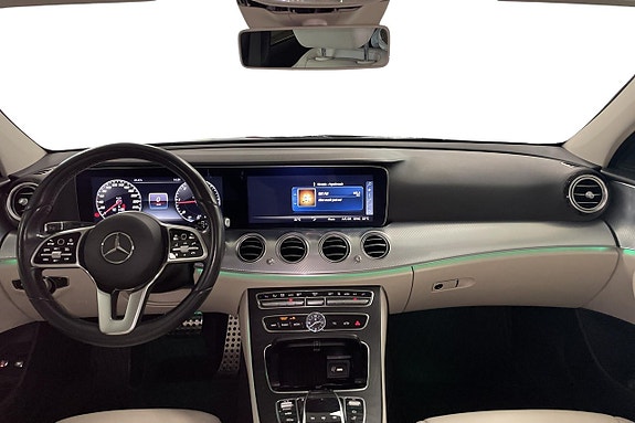 Mercedes-Benz E220 9 of 12