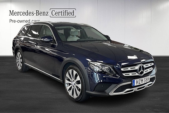 Mercedes-Benz E220 2 of 12