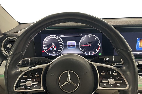 Mercedes-Benz E220 8 of 12