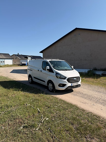 Ford Transit Custom 2 of 10