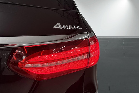 Mercedes-Benz E220 11 of 27
