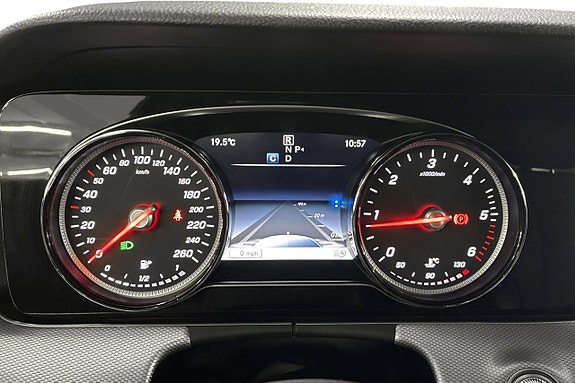Mercedes-Benz E220 24 of 27