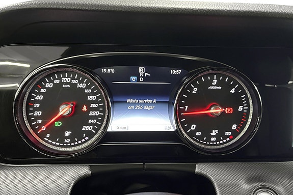 Mercedes-Benz E220 25 of 27
