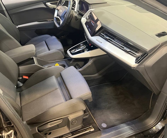 Audi Q4 e-tron 7 of 15
