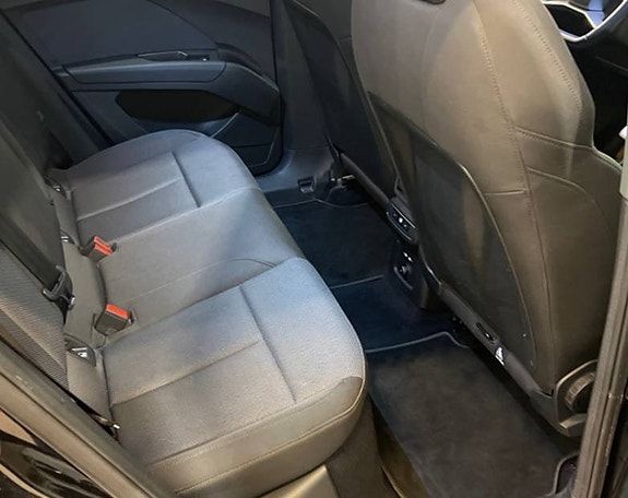 Audi Q4 e-tron 6 of 15