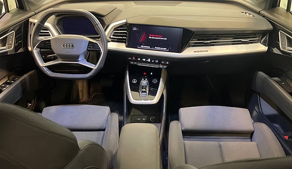 Audi Q4 e-tron 3 of 15