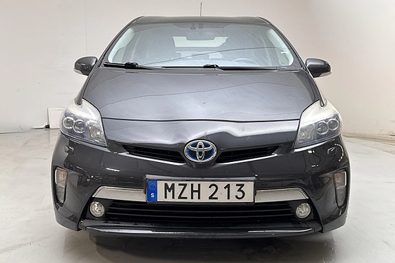 Toyota Prius Plug-in Hybrid 4 of 12