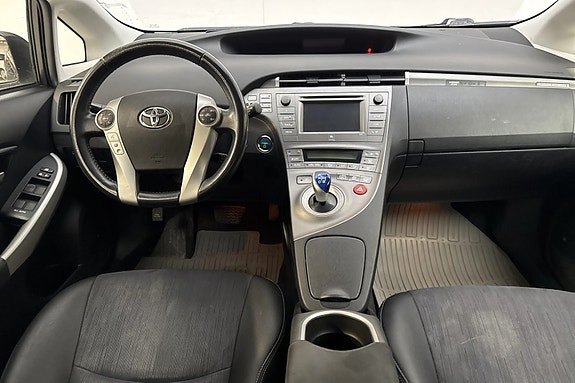 Toyota Prius Plug-in Hybrid 6 of 12
