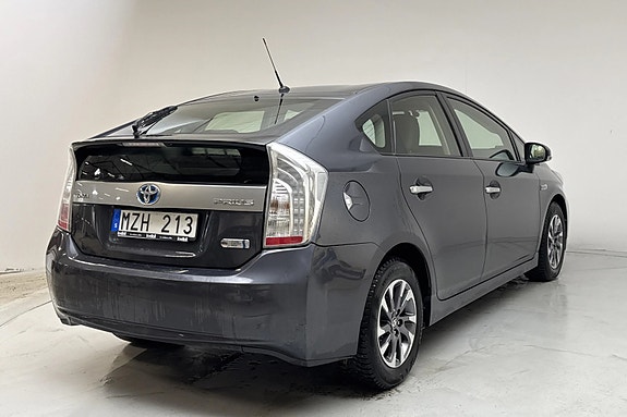Toyota Prius Plug-in Hybrid 3 of 12