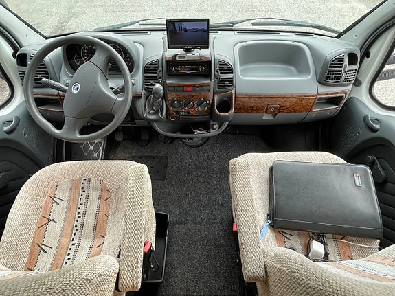 Eura Mobil CONTURA 632 SB (Endast 4200 Mil) Ny Bes-  fullservad, Vinter Paket 9 of 22