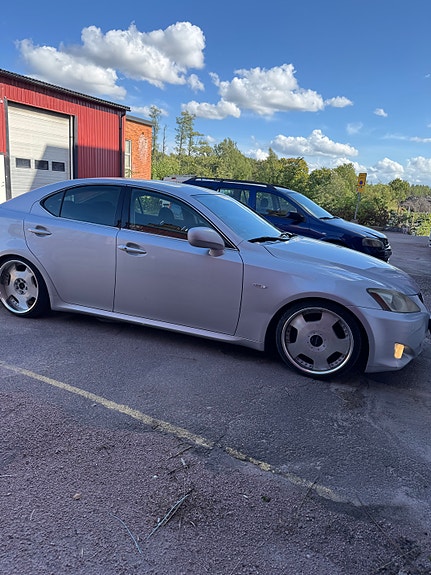 Lexus IS250 3 of 5