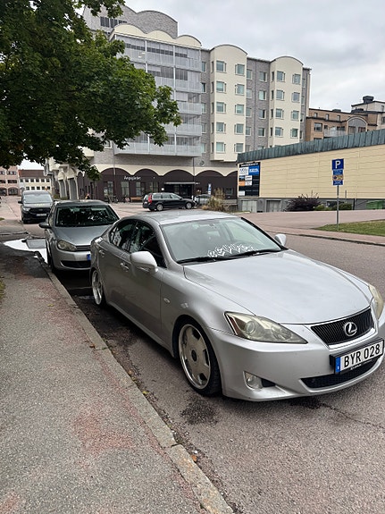 Lexus IS250 4 of 5