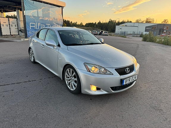 Lexus IS250 3 of 5