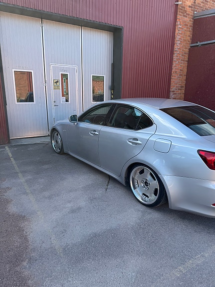 Lexus IS250 2 of 5