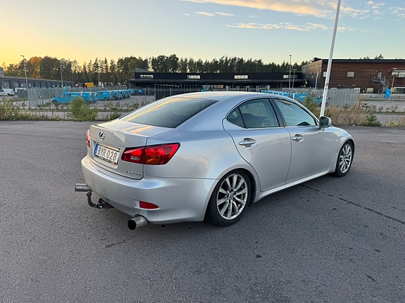 Lexus IS250 4 of 5